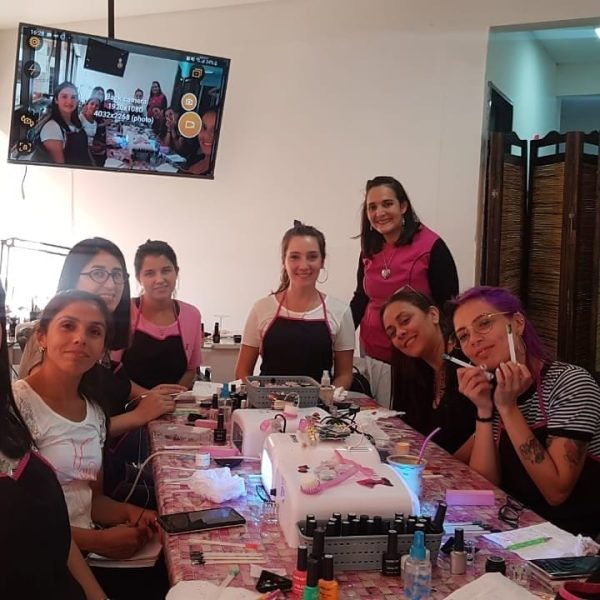 Curso de Uñas Profesionales Presenciales, Esculpidas, Esmaltado Semipermanente,